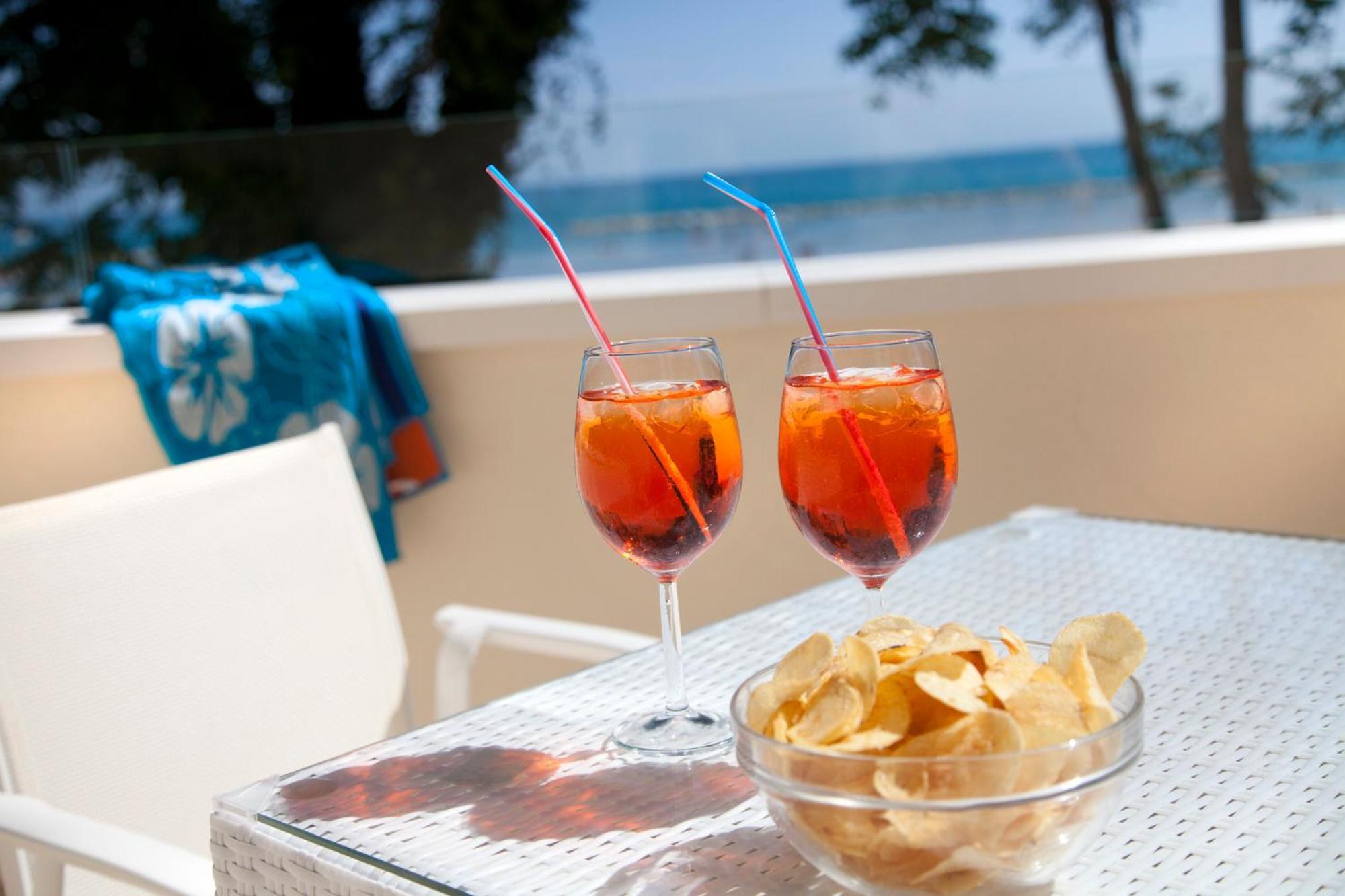 Marina Beach Suite Hotel リミニ エクステリア 写真
