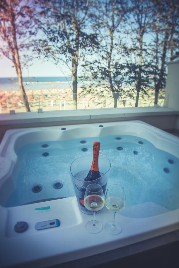 Marina Beach Suite Hotel リミニ エクステリア 写真