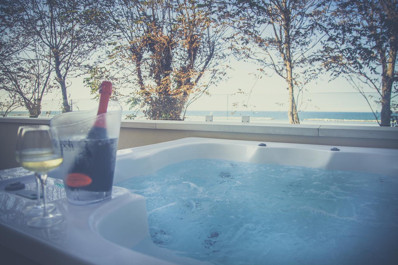Marina Beach Suite Hotel リミニ エクステリア 写真